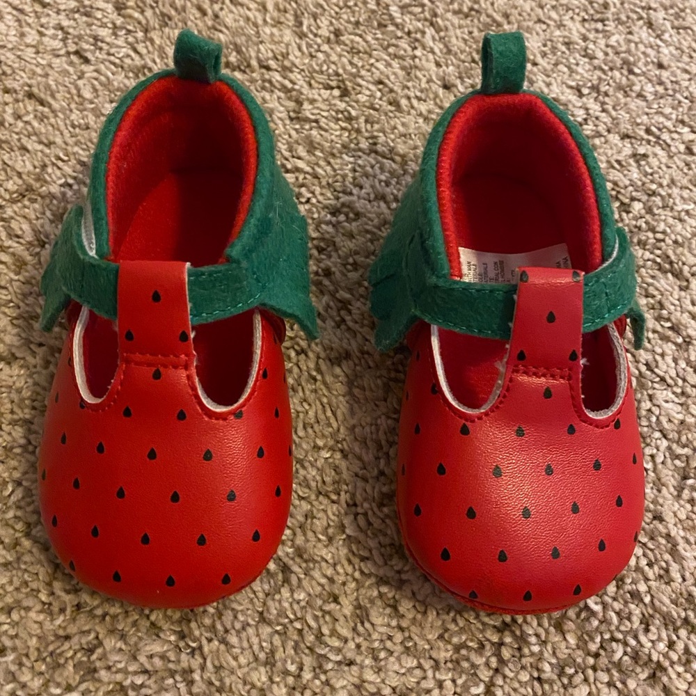 Cat & Jack “Strawberry” mocossin crib shoes